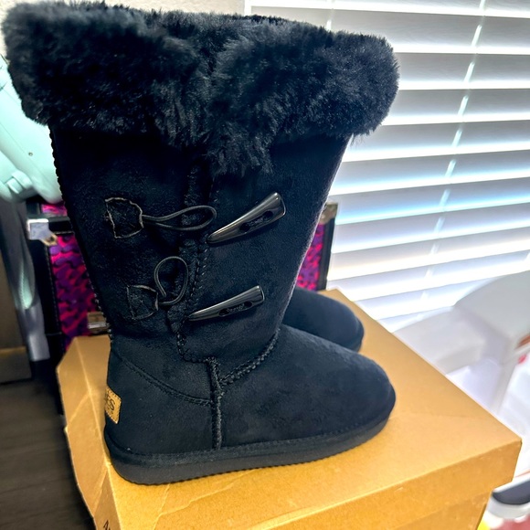 Girls Snow Boots  **BRAND NEW - NEVER WORN - WITH BOX** Size 13 - Picture 3 of 3